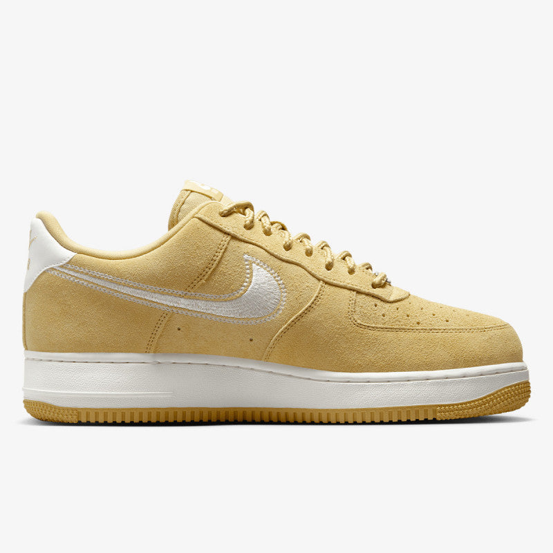 NIKE Air Force 1 07 LV8 Low Buff Gold