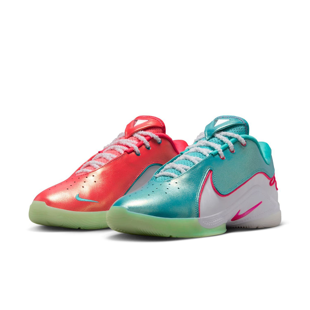 Nike LeBron XXII XMAS